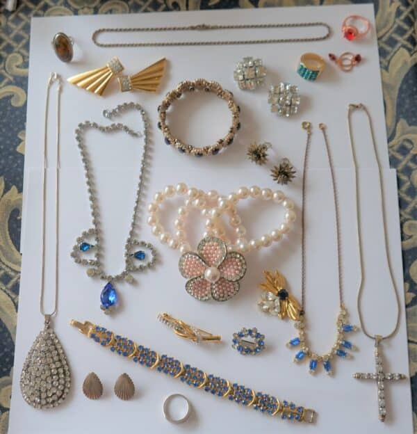 SALE - A Vintage Collection of Silver & Costume Jewellery - Ideal Collect / Resell - SORRY THIS ITEM HAS SOLD