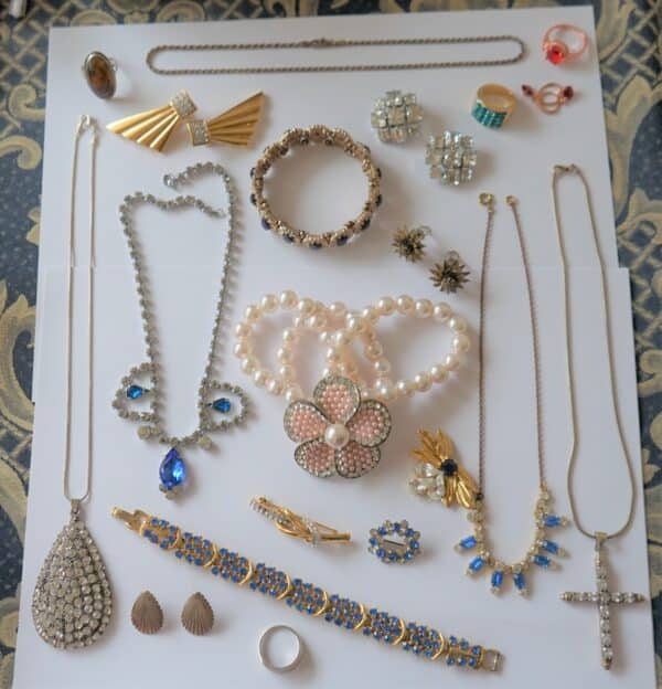 SALE – A Vintage Collection of Silver & Costume Jewellery – Ideal Collect / Resell – SORRY THIS ITEM HAS SOLD Clip On Earrings Antique Jewellery 3