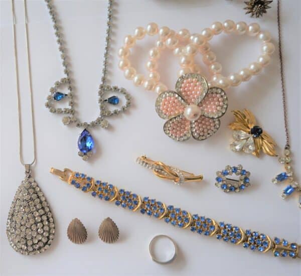 SALE - A Vintage Collection of Silver & Costume Jewellery - Ideal Collect / Resell - SORRY THIS ITEM HAS SOLD - Image 5