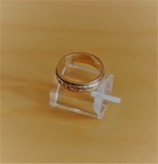 A Vintage 9ct White & Yellow Gold Wedding Ring - Boxed - Image 4