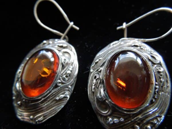Silver Amber Drop Earrings - Image 3
