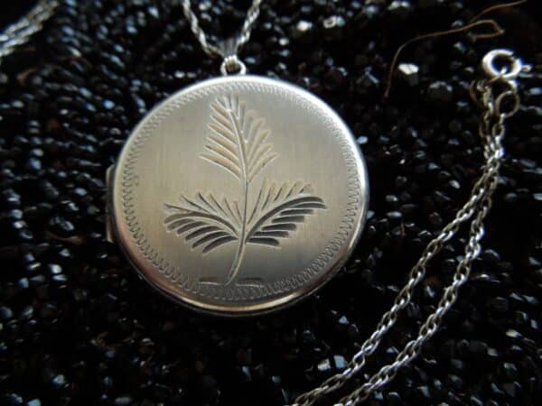 Silver Locket on Chain - Image 3