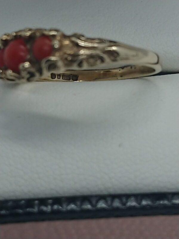 Antique 9ct Gold Coral Ring - Image 3