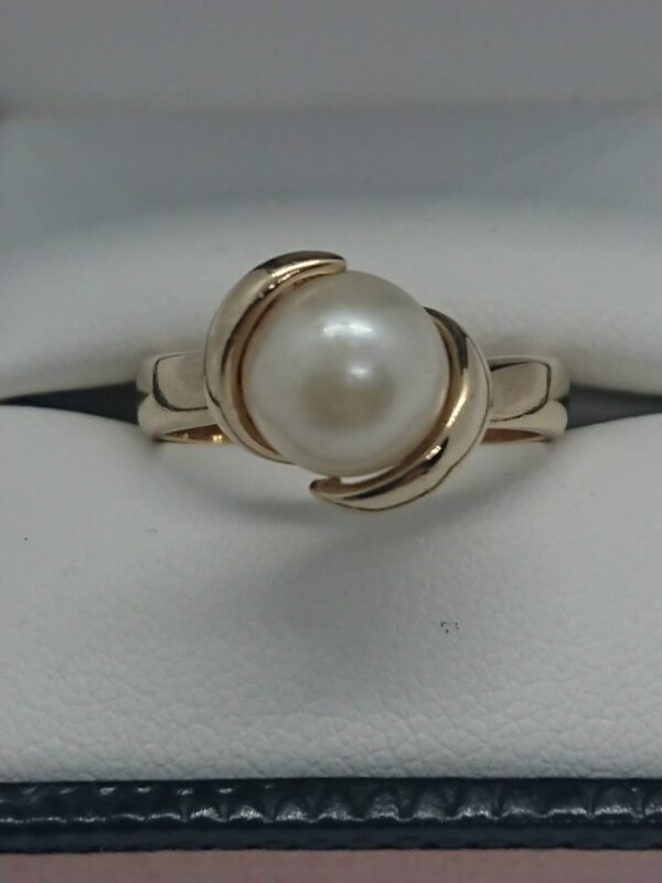 Vintage 9ct Gold Cultured Pearl Ring