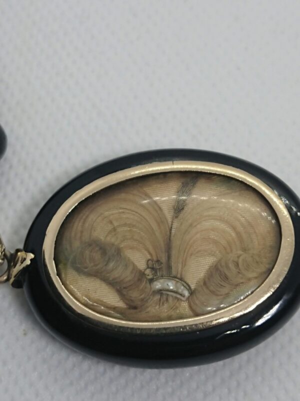 Victorian Black Onyx Mourning Locket with Seed Pearls in Gold - Image 4
