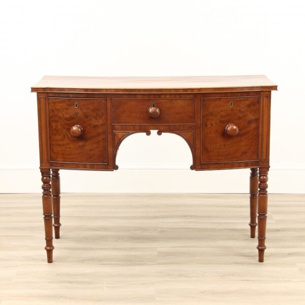 Georgian (Regency Period) Mahogany Small Sideboard/Desk - Image 4