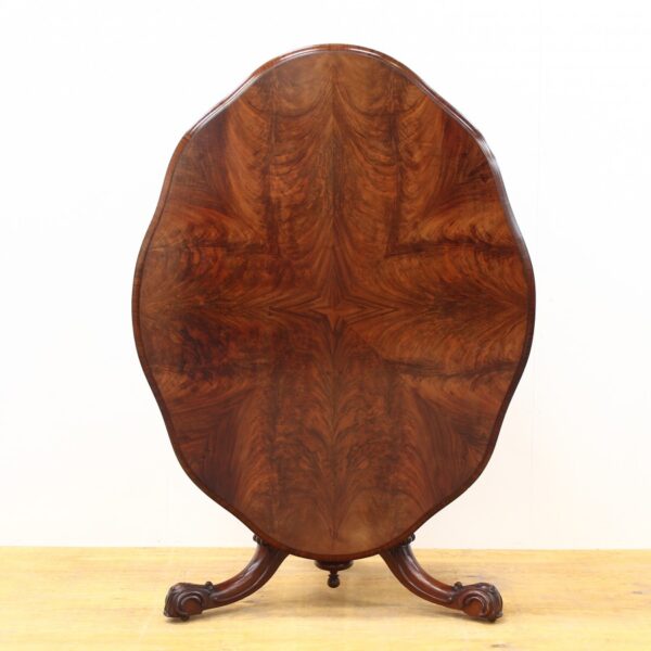Victorian Flamed Mahogany Pedestal Table
