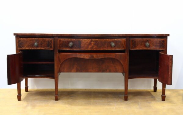 George III Serpentine Flamed Mahogany Sideboard - Image 3