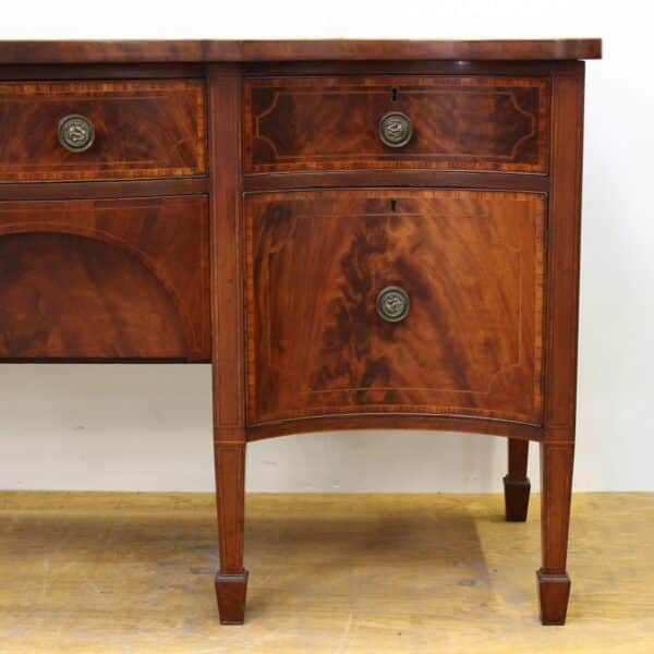 George III Serpentine Flamed Mahogany Sideboard - Image 4