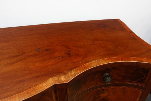 George III Serpentine Flamed Mahogany Sideboard - Image 16