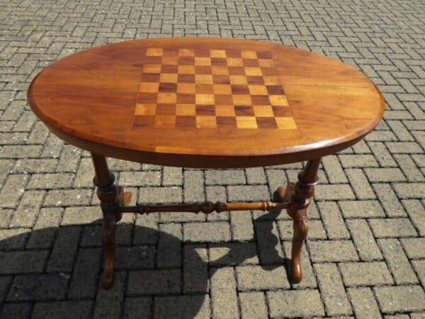 Walnut chess table – late 19th century. chess table Antique Tables 3