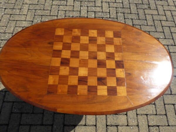 Walnut chess table – late 19th century. chess table Antique Tables 8