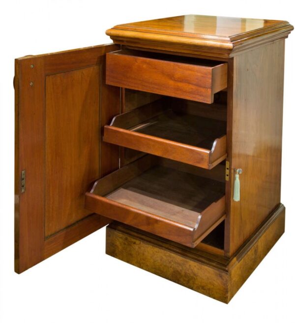A fine pair of Victorian walnut pedestals c1870 - Image 8