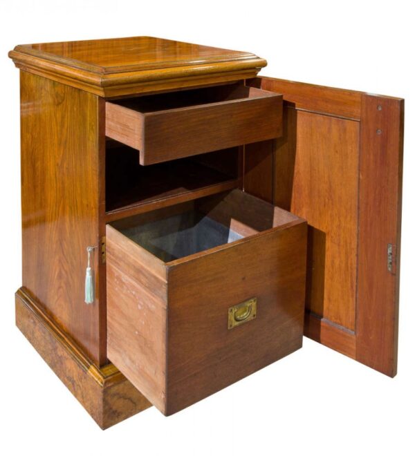 A fine pair of Victorian walnut pedestals c1870 - Image 5