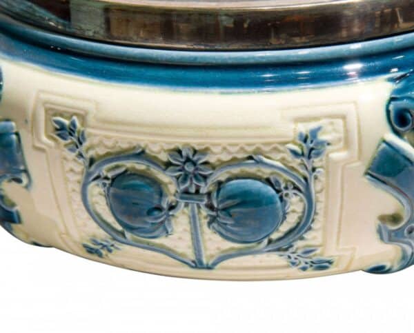 An early 20thc Wedgwood salad bowl & servers - Image 2