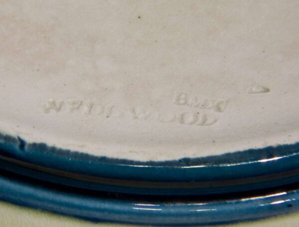 An early 20thc Wedgwood salad bowl & servers - Image 5