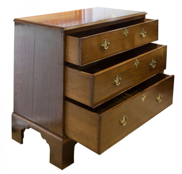 George III mahogany chest of drawers circa 1790 - Image 2