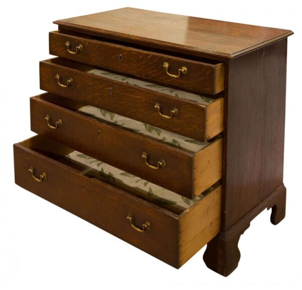 Georgian Oak chest of drawers Antique Draws 4