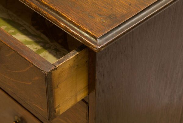 Georgian Oak chest of drawers - Image 4