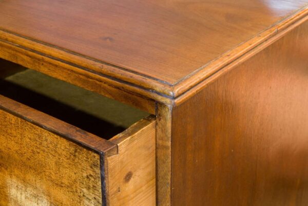 Mahogany chest of drawers c1790 - Image 3