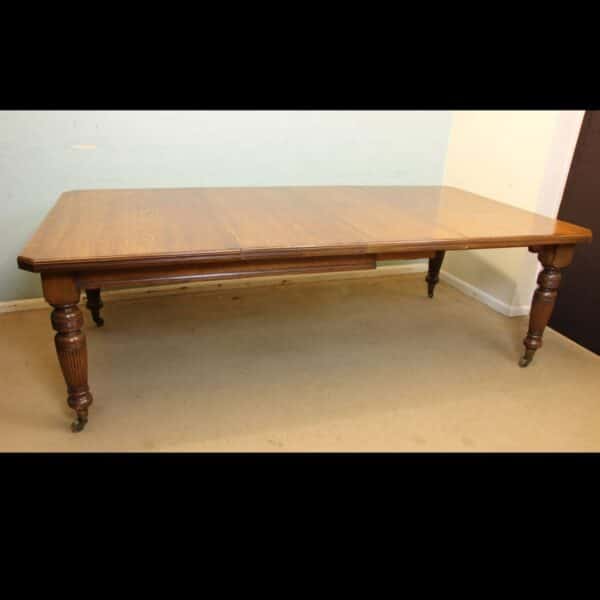 Antique Victorian Oak Extending Dining Table Eight to Ten Seater.
