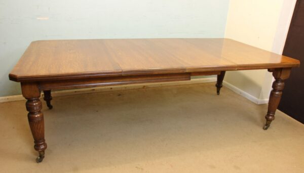 Antique Victorian Oak Extending Dining Table Eight to Ten Seater. - Image 2