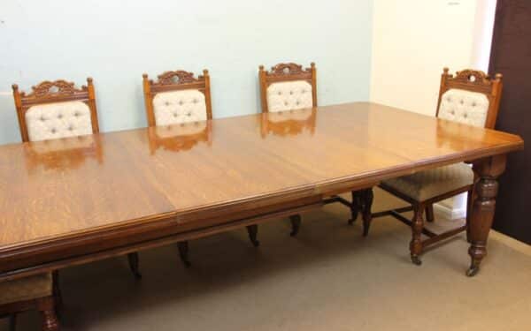 Antique Victorian Oak Extending Dining Table Eight to Ten Seater. - Image 4