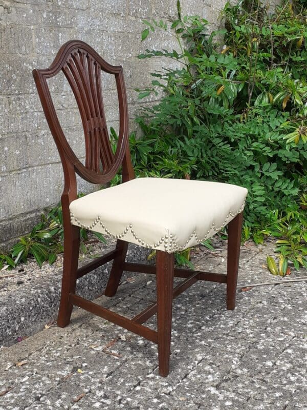 Pair of Hepplewhite period mahogany chairs circa 1790 chairs Antique Chairs 4