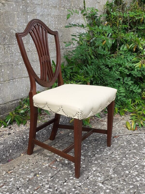 Pair of Hepplewhite period mahogany chairs circa 1790 - Image 2