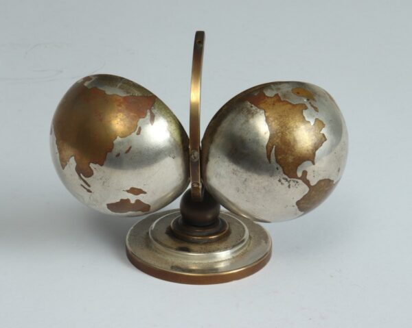 Globe Bedside Travel or Desk Clock c1950 - Image 2