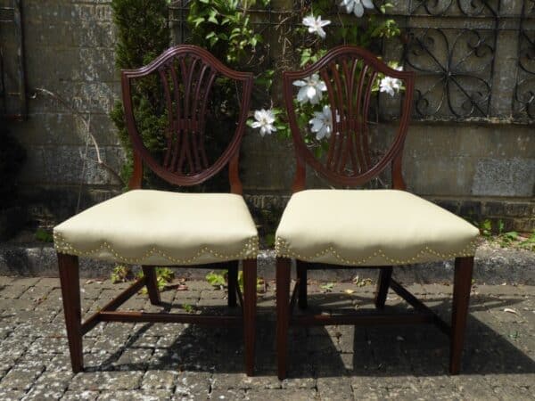 Pair of Hepplewhite period mahogany chairs circa 1790 - Image 5
