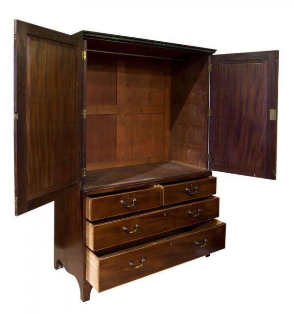 18th Century mahogany linen press Antique Furniture 4