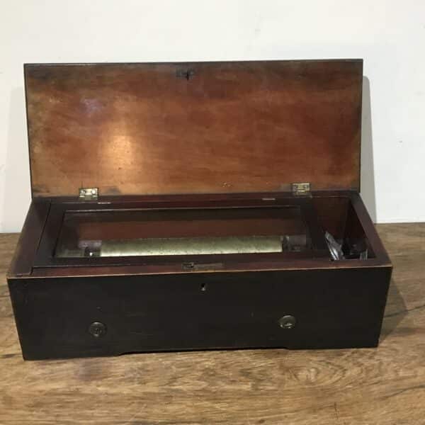 Music box by Girod playing six airs - Image 3