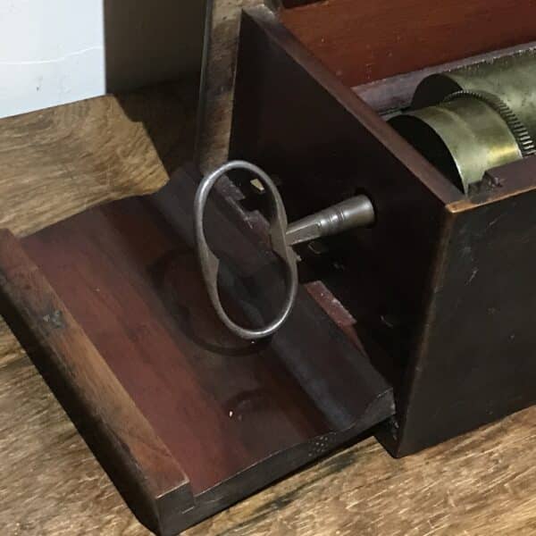 Music box by Girod playing six airs - Image 5