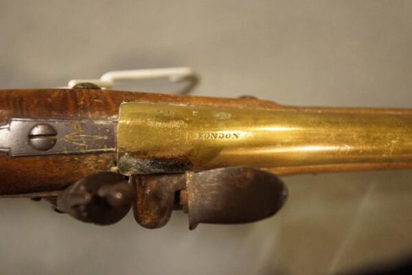 A Brass Barrelled Flintlock Pistol Antique Guns 6
