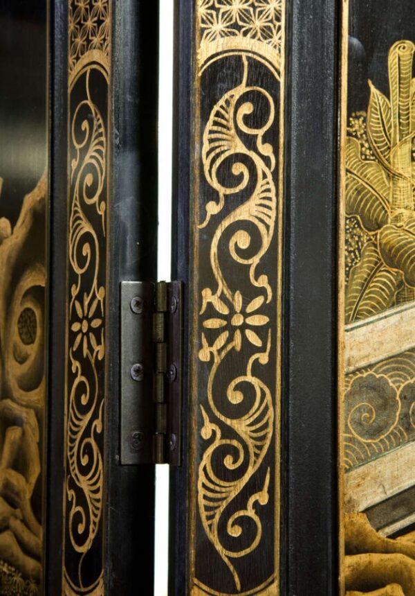 Mid 20thcentury Black lacquer and gilt screen - Image 7