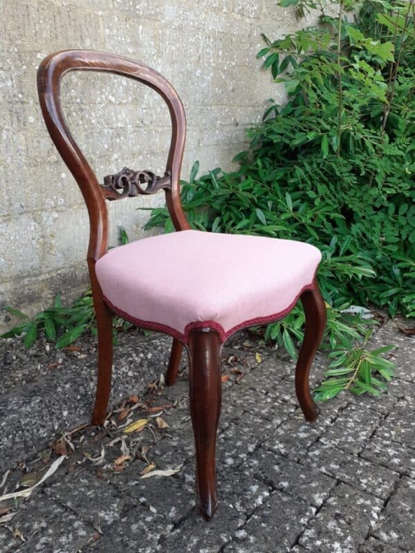 Set of 4 walnut balloon back dining chairs circa 1880. balloon back Antique Chairs 5