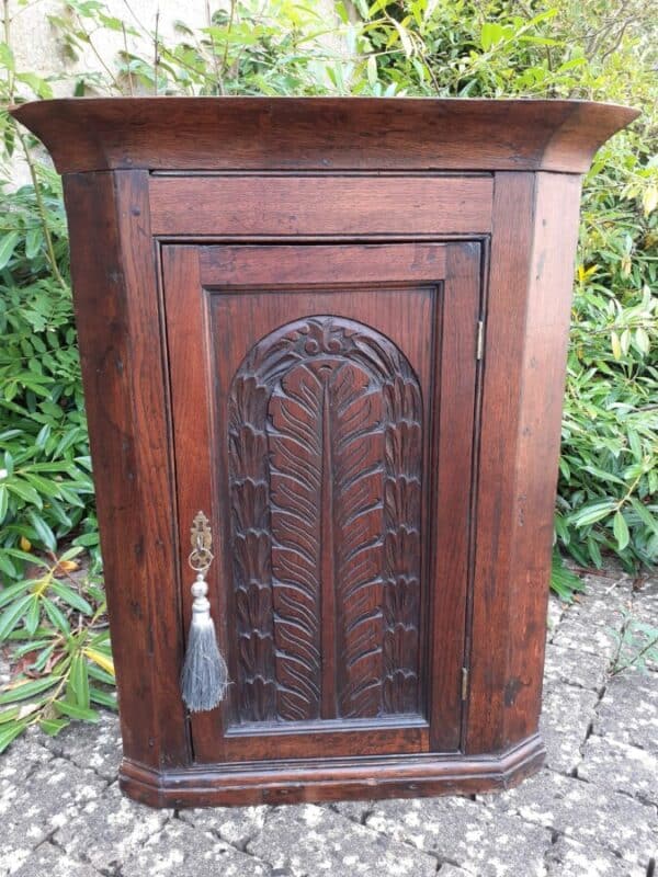 Small oak hanging corner cupboard – 18th century corner cupboard Antique Cupboards 3