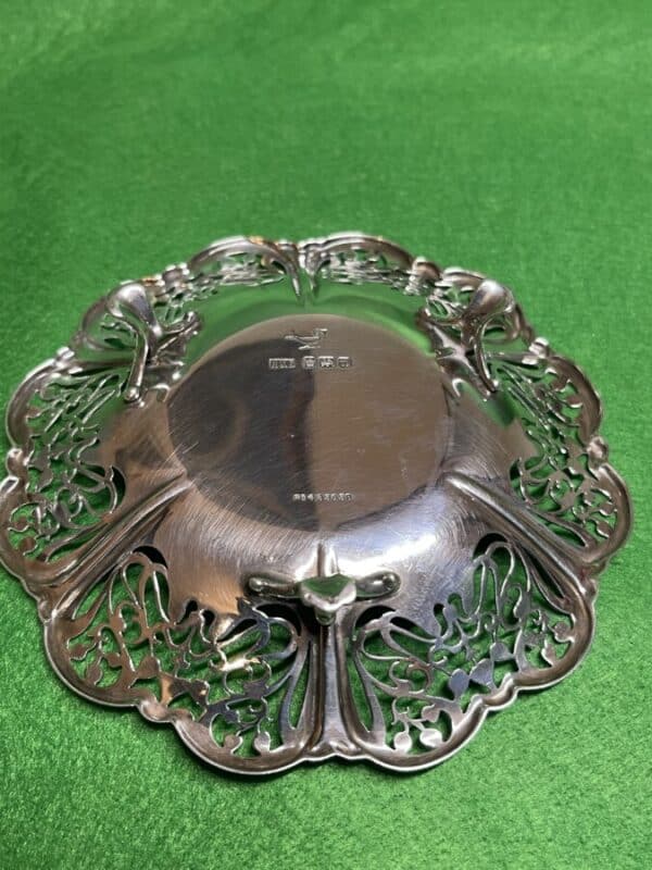 Shallow Pierced Bonbon dish, 1905 Sheffield, Roberts & Belk Antique Silver 6