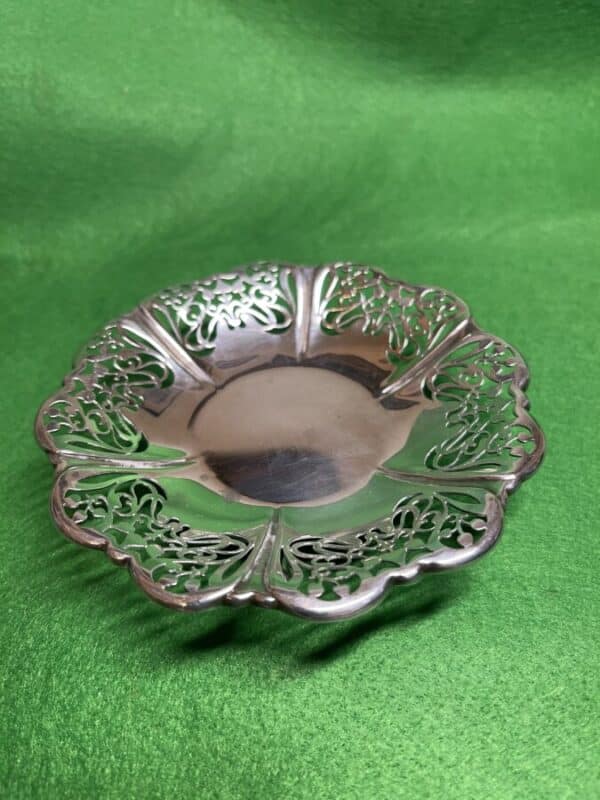 Shallow Pierced Bonbon dish, 1905 Sheffield, Roberts & Belk