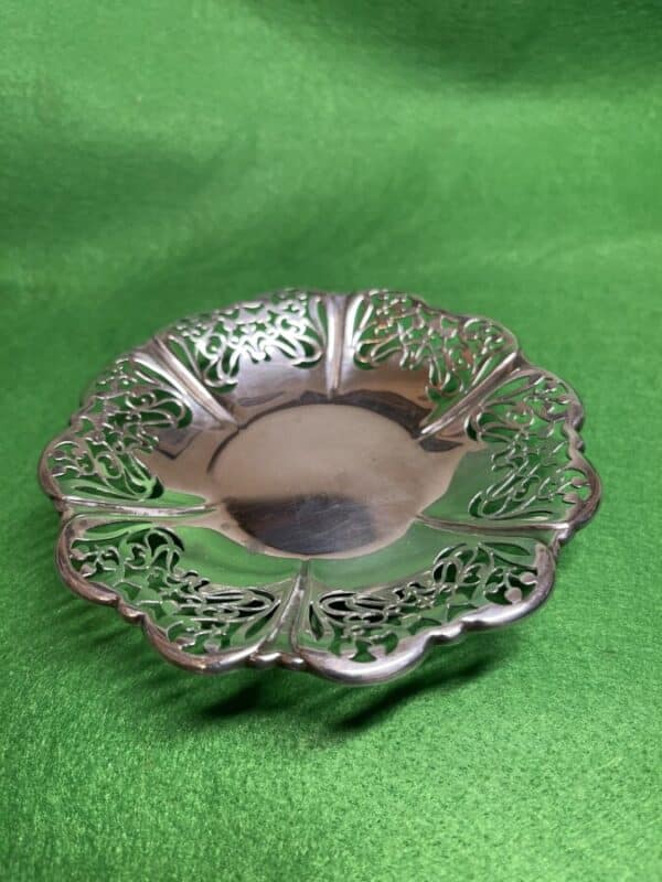 Shallow Pierced Bonbon dish, 1905 Sheffield, Roberts & Belk Antique Silver 3