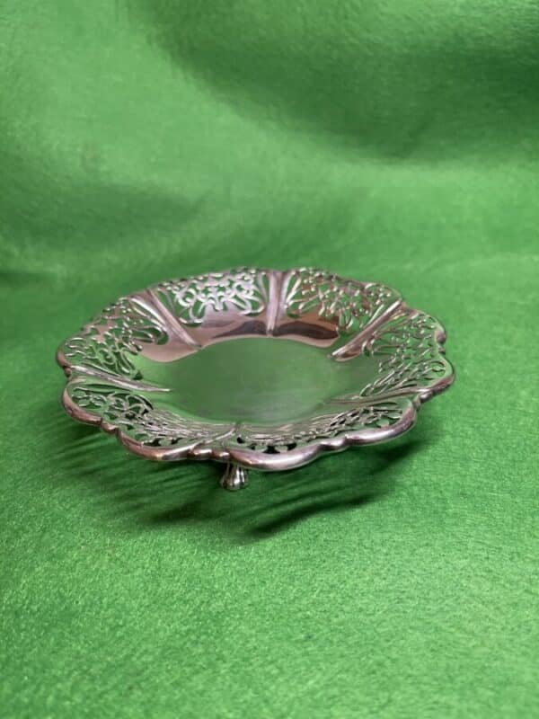 Shallow Pierced Bonbon dish, 1905 Sheffield, Roberts & Belk Antique Silver 4