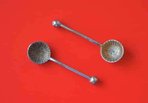 A Pair of antique Miniature Silver Plated Clam Shell Salt Servers & Spoons - Image 5