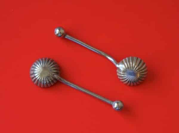 A Pair of antique Miniature Silver Plated Clam Shell Salt Servers & Spoons - Image 6