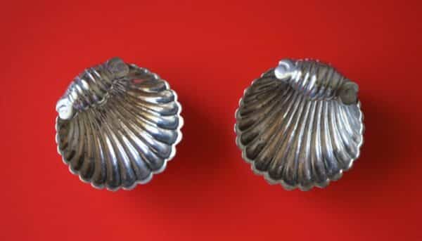 A Pair of antique Miniature Silver Plated Clam Shell Salt Servers & Spoons - Image 2