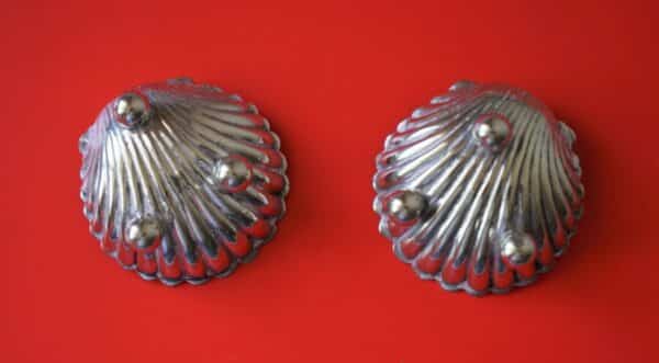 A Pair of antique Miniature Silver Plated Clam Shell Salt Servers & Spoons Antique Salts Antique Silver 5