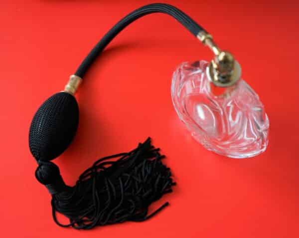 A Vintage 50s Glass Bottle Perfume / Scent Atomiser With black Pump & Tassel Crystal Atomisers Antique Collectibles 3