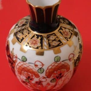 Circa 1912 Antique Royal Crown Derby Miniature Imari Bone China Vase – Ideal Gift / Collectable Antique Royal Crown Derby Antique Ceramics