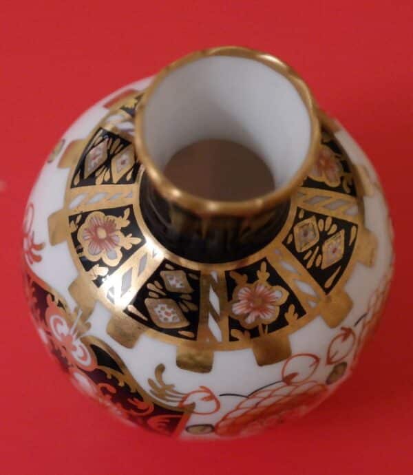 Circa 1912 Antique Royal Crown Derby Miniature Imari Bone China Vase - Ideal Gift / Collectable - Image 2