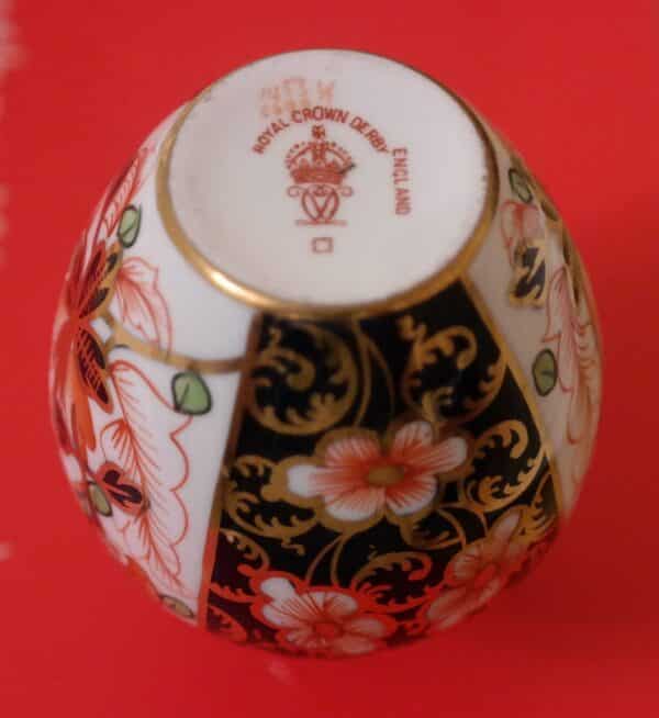 Circa 1912 Antique Royal Crown Derby Miniature Imari Bone China Vase – Ideal Gift / Collectable Antique Royal Crown Derby Antique Ceramics 5